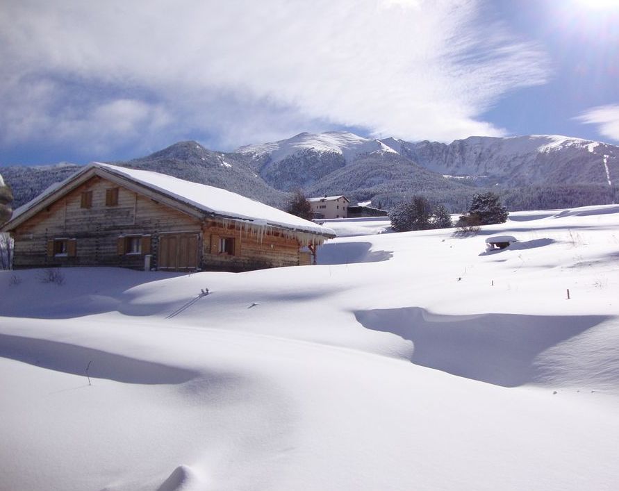 gite de france pour 12 personnes Eyne village et station de ski  en Pyrénées  Orientales   Randonnées près des Angles et  du Cambre d'Aze.