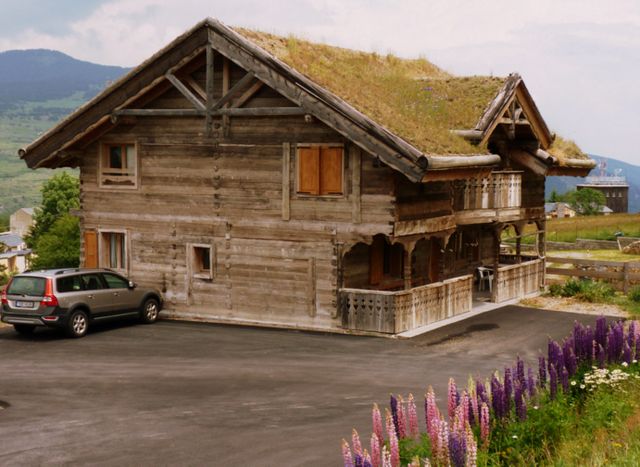 Chalets and cottages in self catering for 9 to 10 persons: 2 Chalets in St Pierre dels forcats, 2 cottages in Targasonne